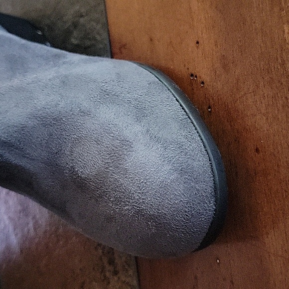 New size 6 gray suede knee high boot 👢 - Picture 2 of 5